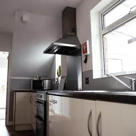 Large 4 Bedroomproperty Driveway And 3 Bathrooms Burton Latimer Esterno foto